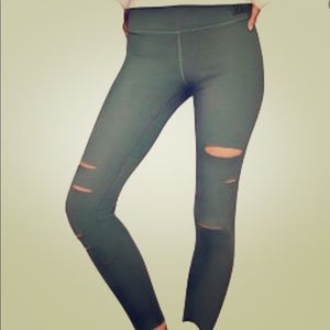 Victoria’s Secret Pink Ultimate Slashed Leggings